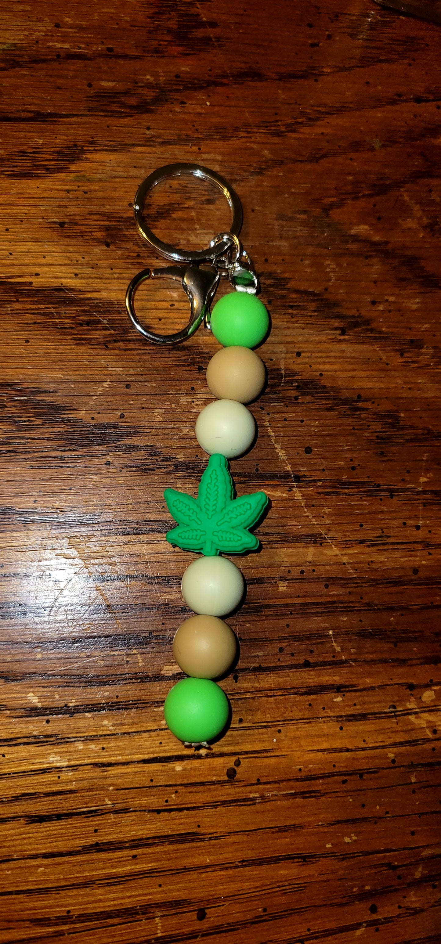 Keychain With Green Leaf Focal Bead